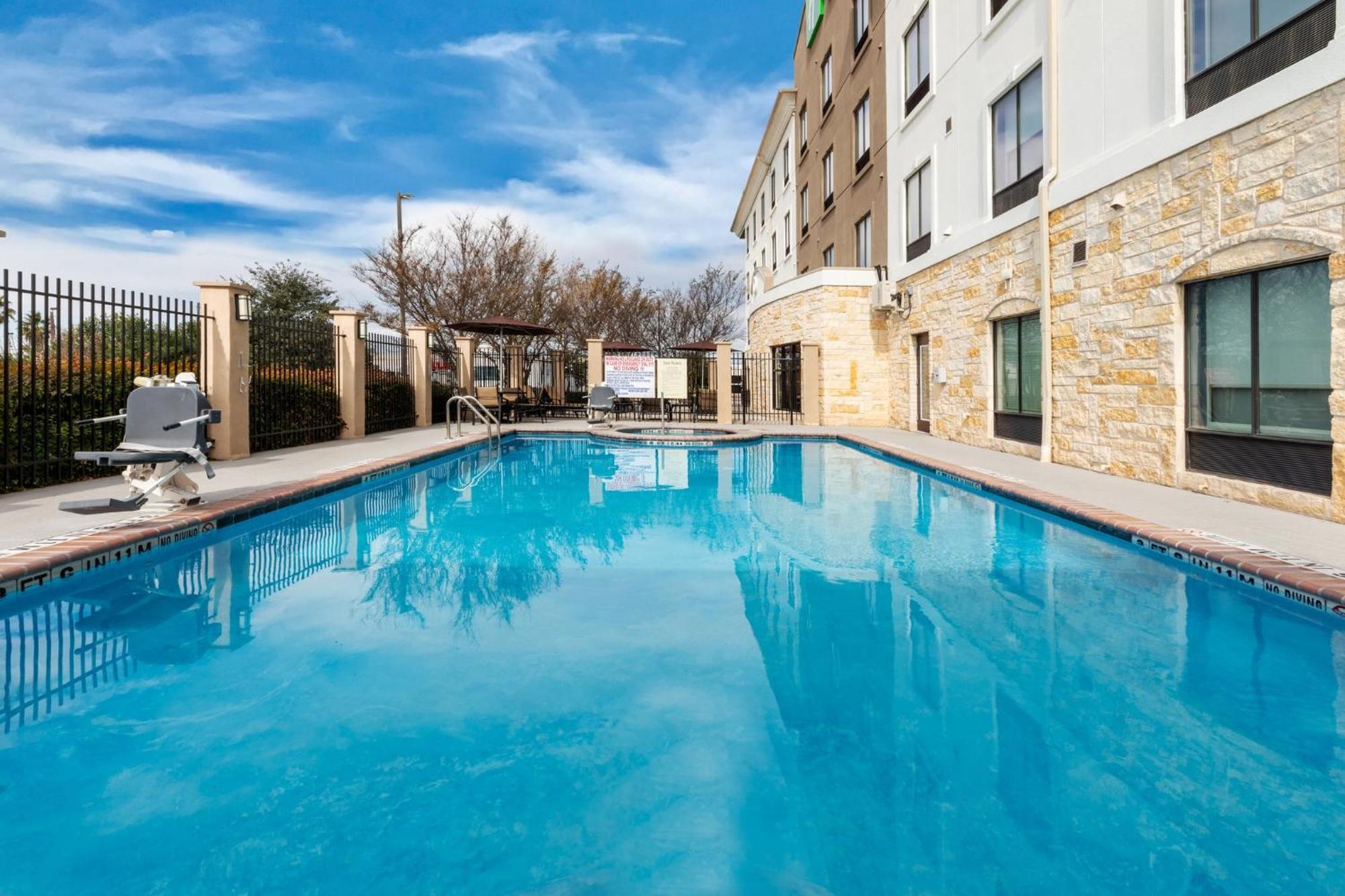 Holiday Inn Express & Suites Del Rio By Ihg Exteriér fotografie